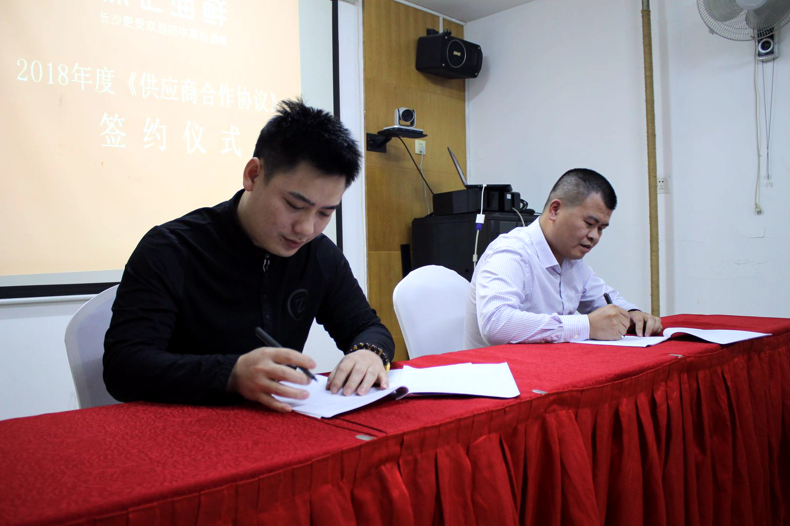 长沙中央空调,湖南中央空调,长沙格力中央空调,长沙麦克维尔中央空调,长沙大金中央空调,长沙中央安装施工,长沙中央空调公司哪家好？湖南疯狂的猴子游戏网站空调工程有限公司